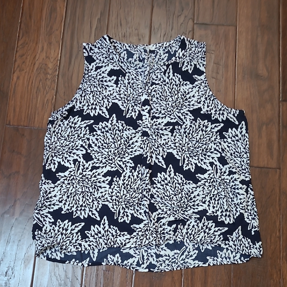 Crown & Ivy Navy Blue & White Sleeveless Leaf Print Blouse size XL